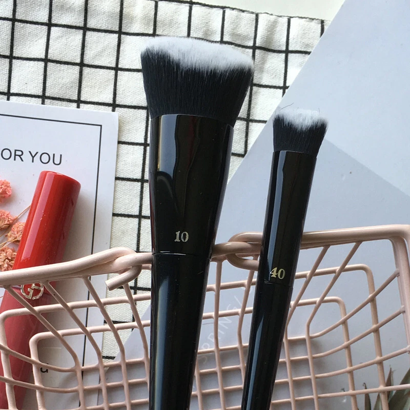 Cepillo base Kat Von D Lock-It Edge #10 + cepillo corrector #40 2 piezas Foto 3 de 4