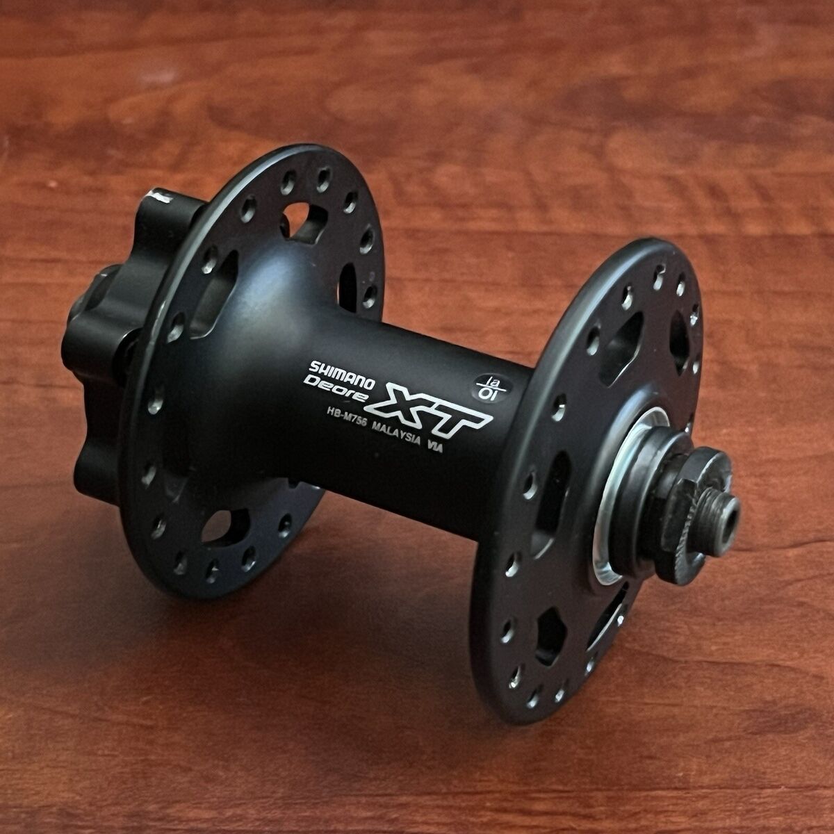Shimano Deore XT Hb-m756 MTB Front Hub 32 Hole 100mm 6 Bolt Shimano Deore XT Hb-m756 MTB Front Hub 32 Hole 100mm 6 Bolt