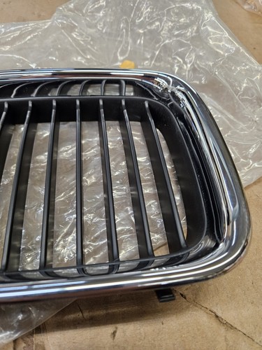 NOS 1992-1996 BMW Chrome Black Front Grille Grill E36 318IS 325i M3 51138122238 - Picture 3 of 18