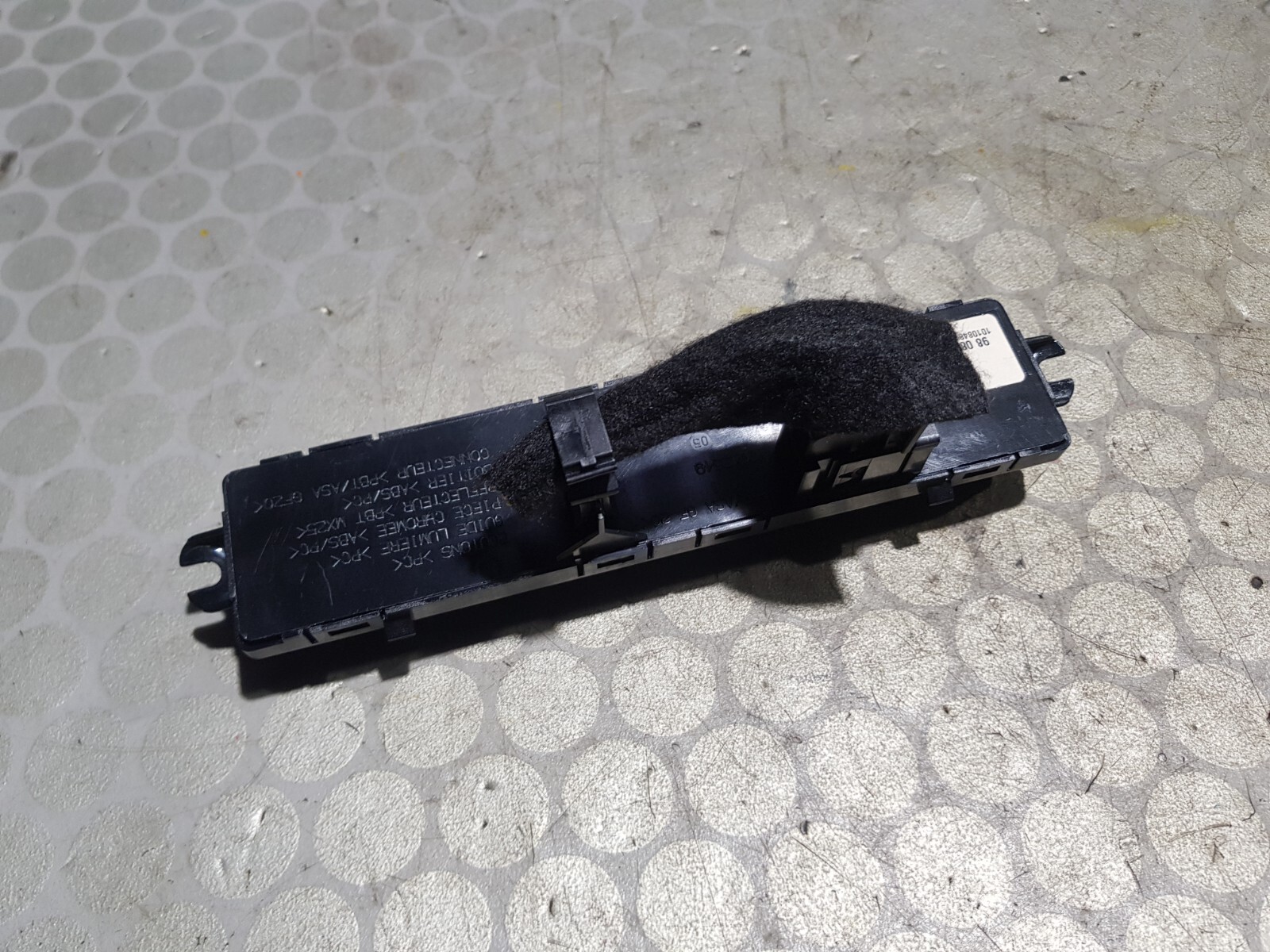 Peugeot 5008 Center Dash Control Switch Panel 98084589ZD for sale 