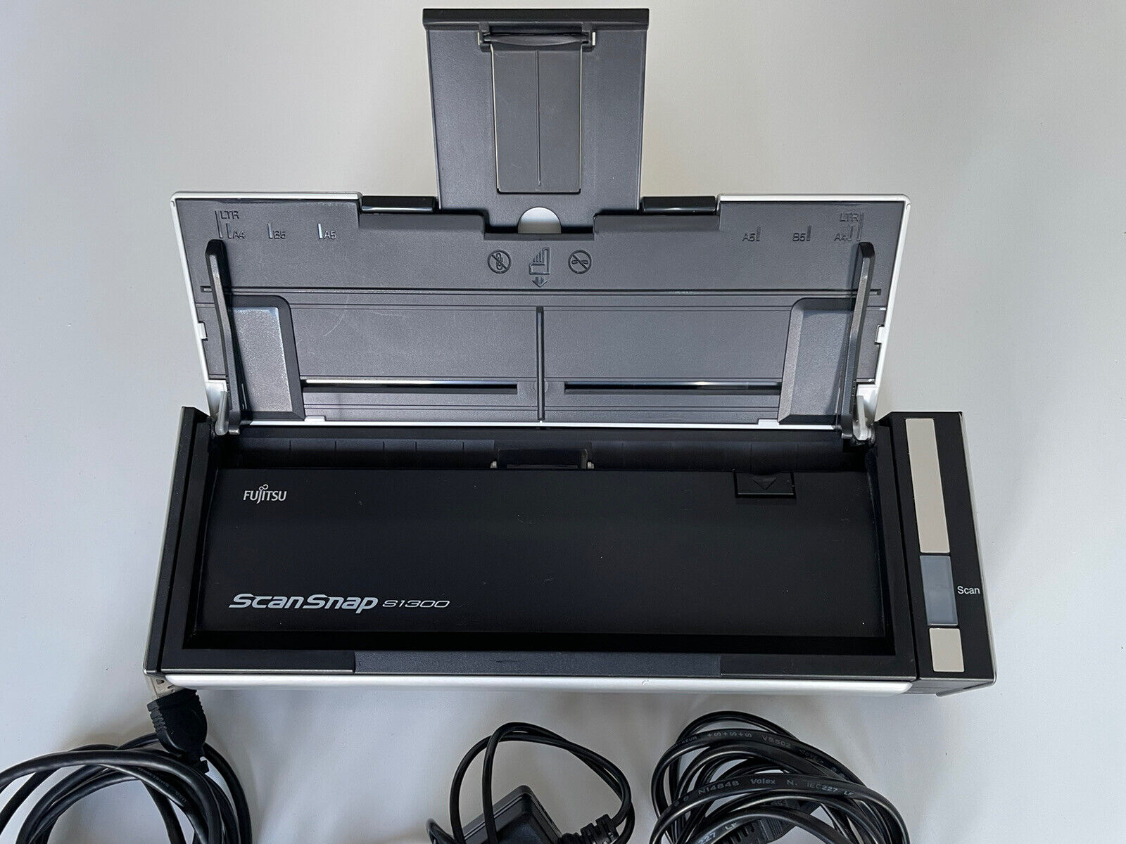 Fujitsu ScanSnap S1300 portable document scanner plus power supply and cables Tania wysoka ocena