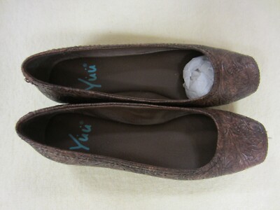 New Yuu Womens Slip-On Embossed Size 6.5 Brown Shoes Flats Floral