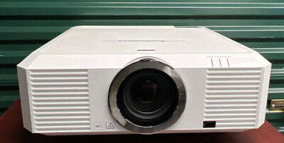 Mitsubishi WL7200U LCD Projector 1280x800 WXGA 2000:1 5500 lumens /337hrs