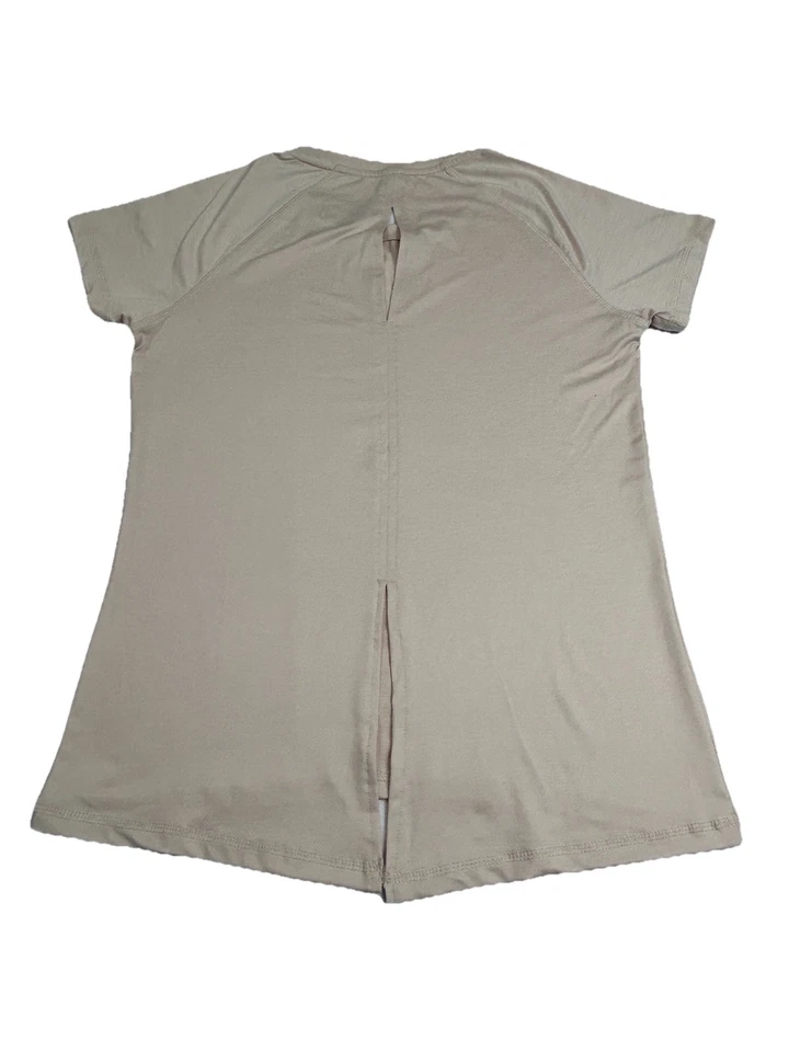 Camiseta Aeropostale Sport A87 para mujer beige mediana manga corta dobladillo dividido elástica Foto 2 de 4