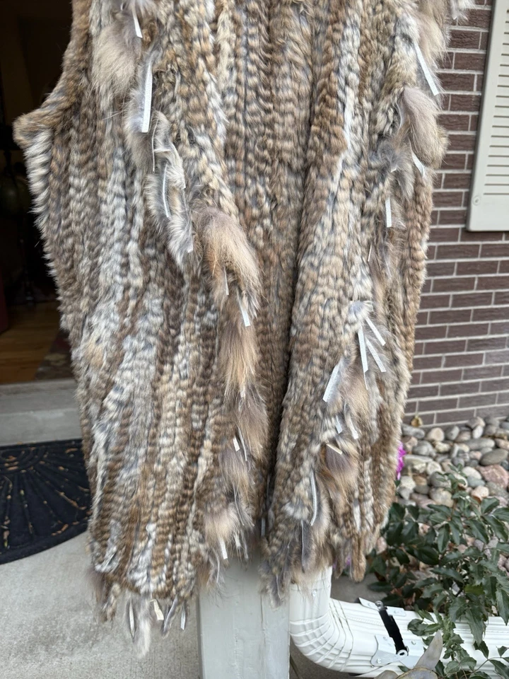 Belle Fare Women’s Fur Vest  Jacket Size L - Image 3 of 4