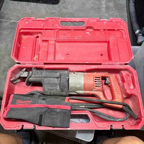 MILWAUKEE SAWZALL RECIPROCATING SAW (HEAVY DUTY) W/ CASE