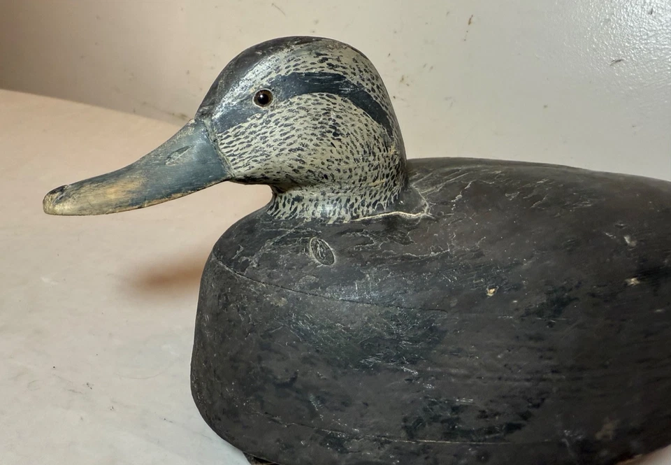 Grande Antiguo Madera Tallada a Mano Arte Popular Bluebill Drake Pato Señuelo Pájaro Escultura Foto 4 de 4