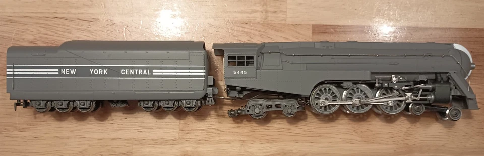 Rivarossi - HO New York Central 4-6-4 Super Hudson Locomotive and Tender #5445 - Image 4 of 4