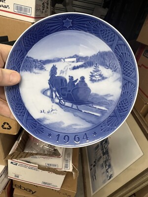 Royal Copenhagen Christmas plate 1964 sleigh Fetching the Tree