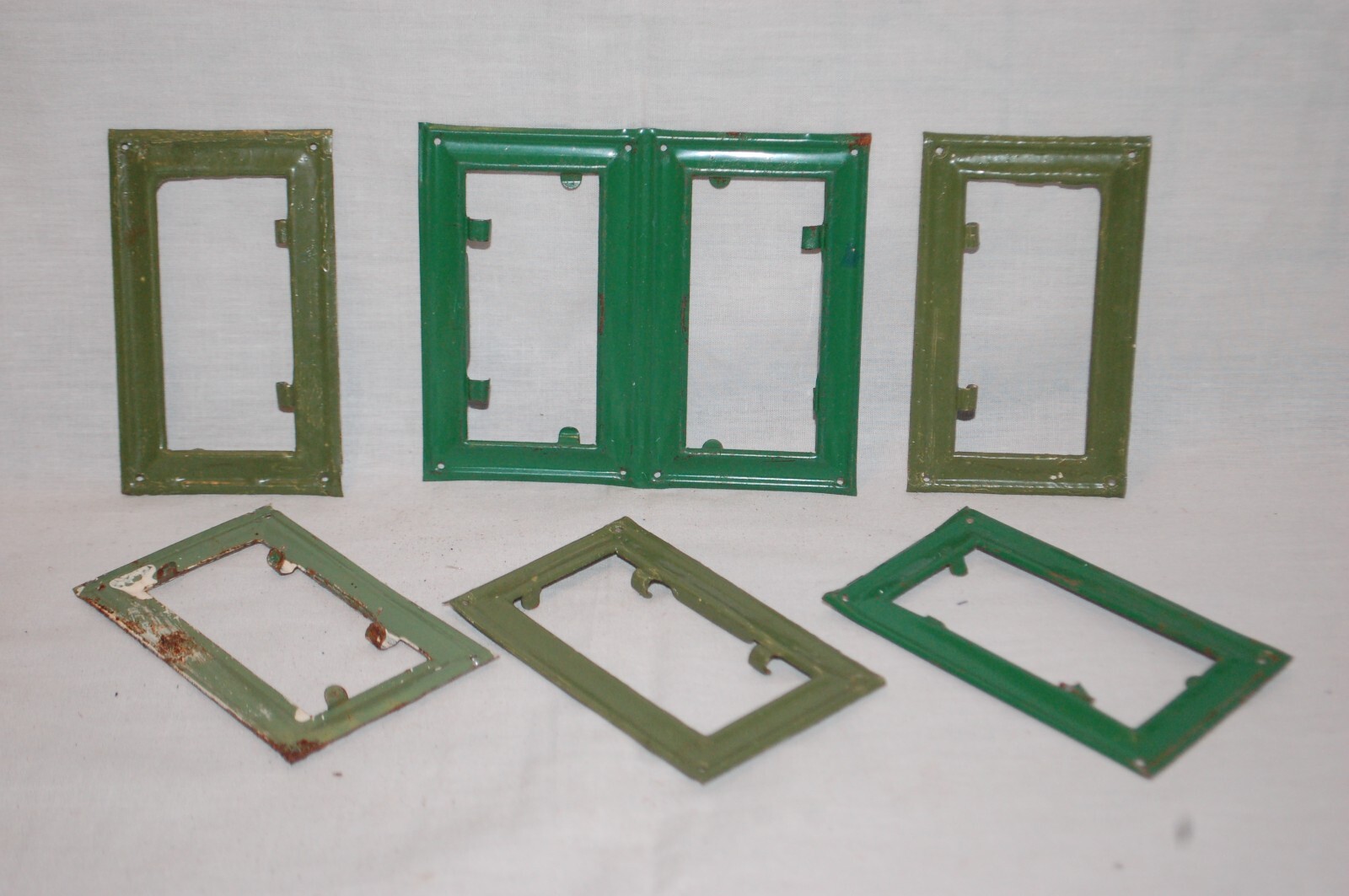 LINES BROS, TRIANG 1930'S VINTAGE METAL DOLLS HOUSE WINDOWS AND DOORS