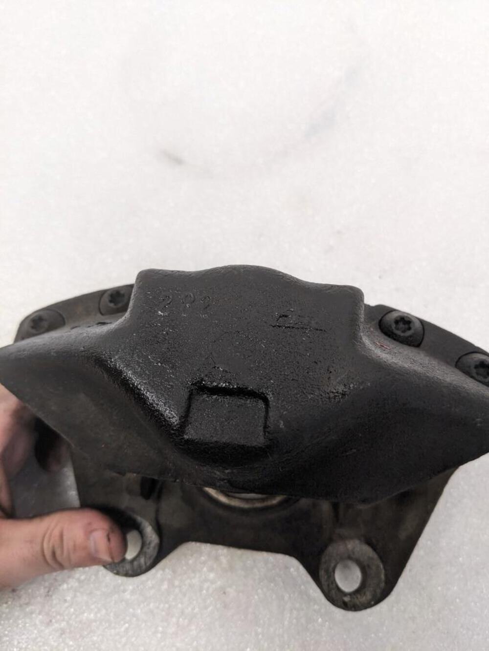 FERRARI 106358 FRONT LEFT BRAKE CALIPER FOR FERRARI 246/308 USED R25T5