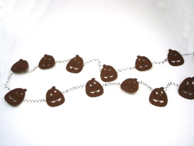NEW 48″ Rusty Wire Garland w/ 2.5″ x 2” Pumpkins, Primitive Style