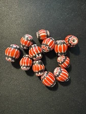 12 glass beads - Chevron pattern - Red -10-15mm (B1182)