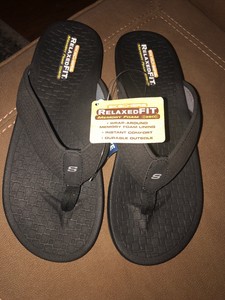 sketchers fit flops