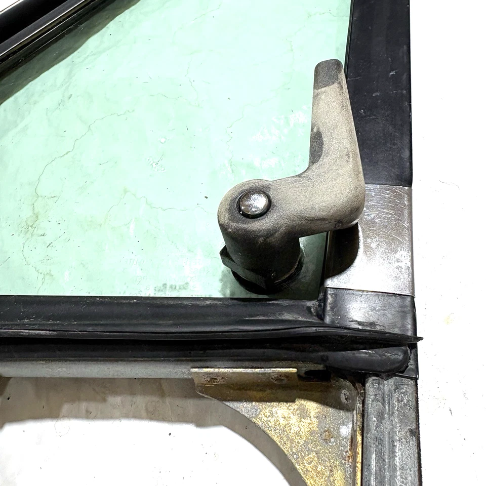 1971-1995 Chevrolet G-Series vent glass RH (passenger wing window) G10, G20, G30 - Image 3 of 4