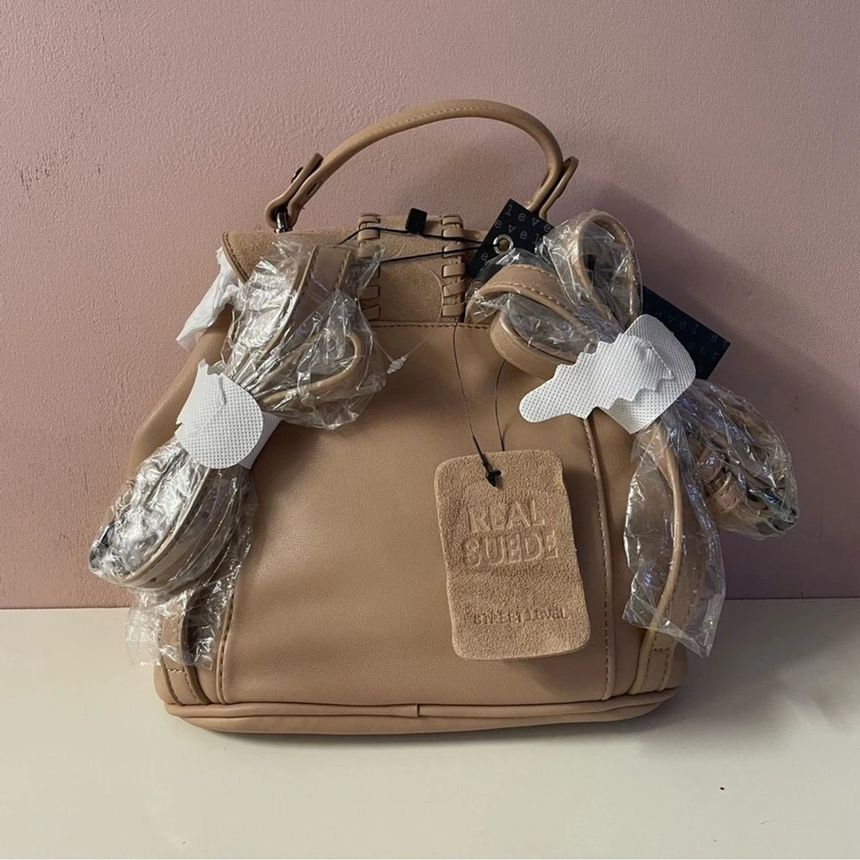 Mochila tipo cubo Street Level nueva con etiquetas Boho nude imitación cuero magnético botón a presión Foto 2 de 4