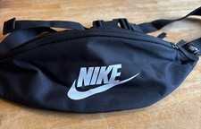Nike Crossbody Belt Bag Adjustable Waist Strap Fanny Pack Black White EUC