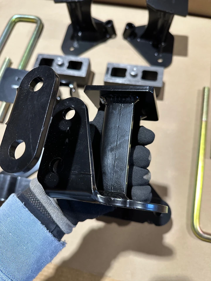 Caja de componentes de suspensión Fabtech FTS21232 4" 3 2011-19 Silverado Sierra 2500HD Foto 4 de 4