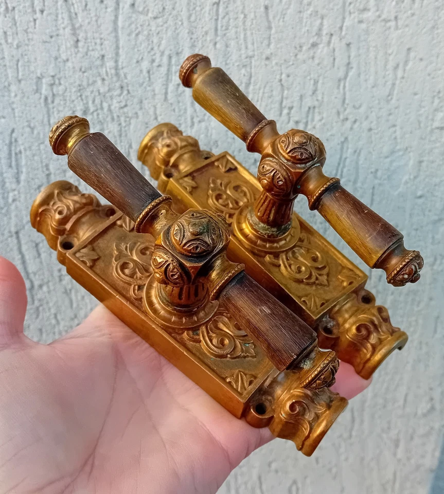 LOT de 2 CREMONES ANCIENNES / POIGNÉES FENÊTRE PORTE en BRONZE ou LAITON - Photo 2/4