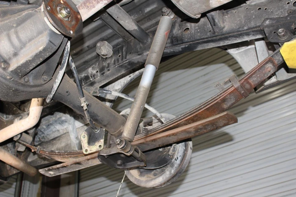 Muelle hoja trasero izquierdo conductor mazda b-2600 87-93 Foto 3 de 4