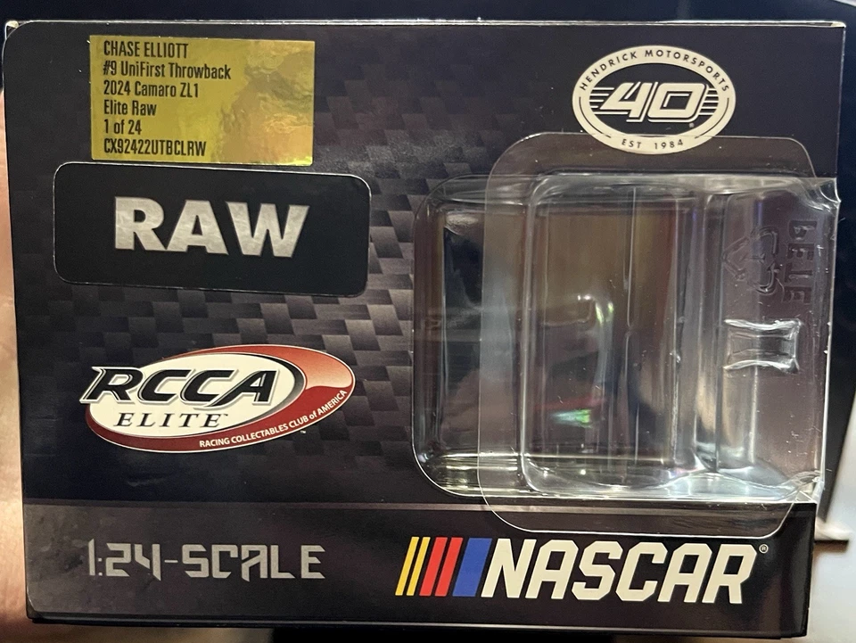 Chase Elliott 2024 RAW Unifirst Throwback Elite 1/24 Diecast Foto 4 de 4