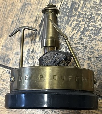 Welsh Mining Memorabilia - Deep Duffryn Collliery Lampe, Schaufel, Pick & Kohle