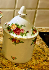 ROYAL DOULTON OLD COUNTRY ROSES LIDDED STORAGE JAR