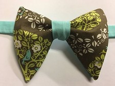 NEW Handmade Vintage style Bow tie 70 s Floral Green Mint Wedding Bowtie Retro