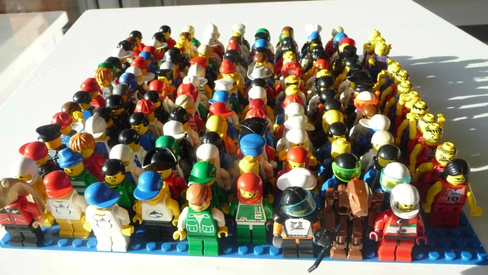 1 kg Lego BASIC CITY CREATOR Sondersteine MOC Klemmbaustein 4 Räder + 2 Figuren - Bild 2 von 2