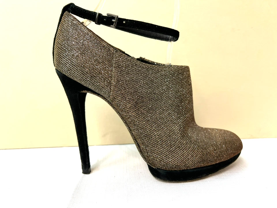 Botín de aguja Brian Atwood Fruitera dorado brillante correa para el tobillo cremallera interior talla 6 Foto 3 de 4