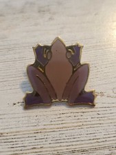 Frog animal Brooch Enamel Lapel pin pinback eg
