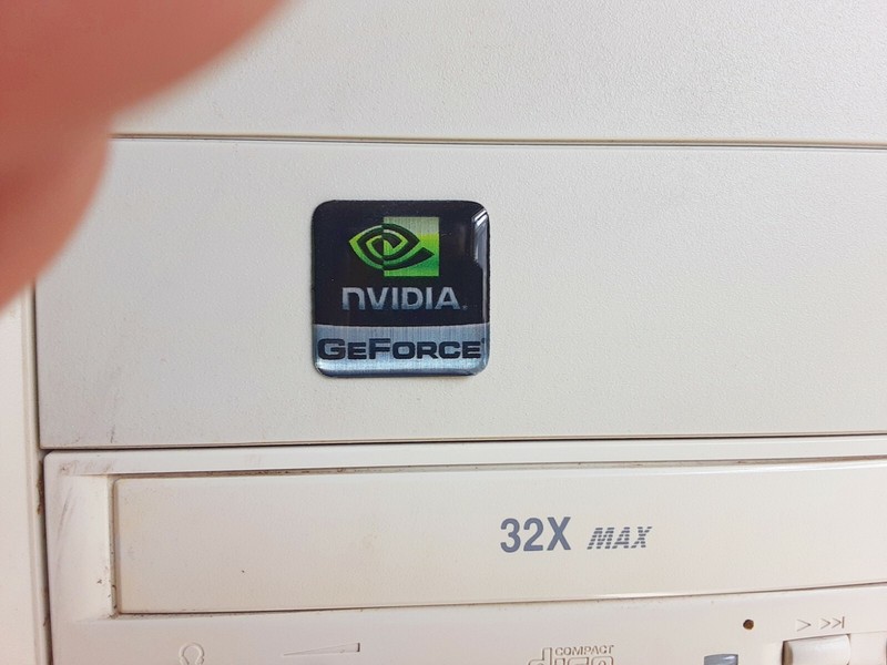 NVIDIA GEFORCE LUSTROUS RESIN  BUBBLE DOME COMPUTER STICKER 1"x1" ( 25x25 mm).