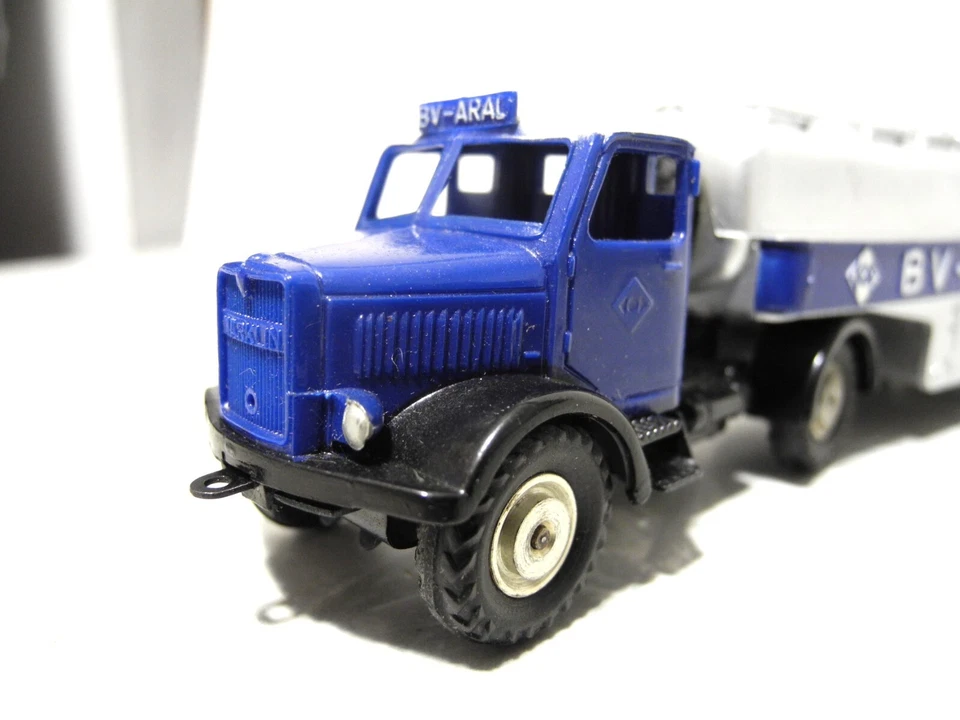 MARKLIN BV-ARAL TANKER TRUCK 5521/27 RARE THERMOPLASTIC TANK EXQUISITE MINT 1952 - Image 2 of 4