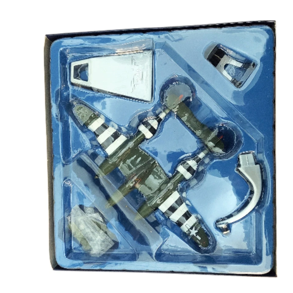 Modelo de avión Corgi P-38J Lightning Capt Robin Olds escala 1:72 Foto 4 de 4