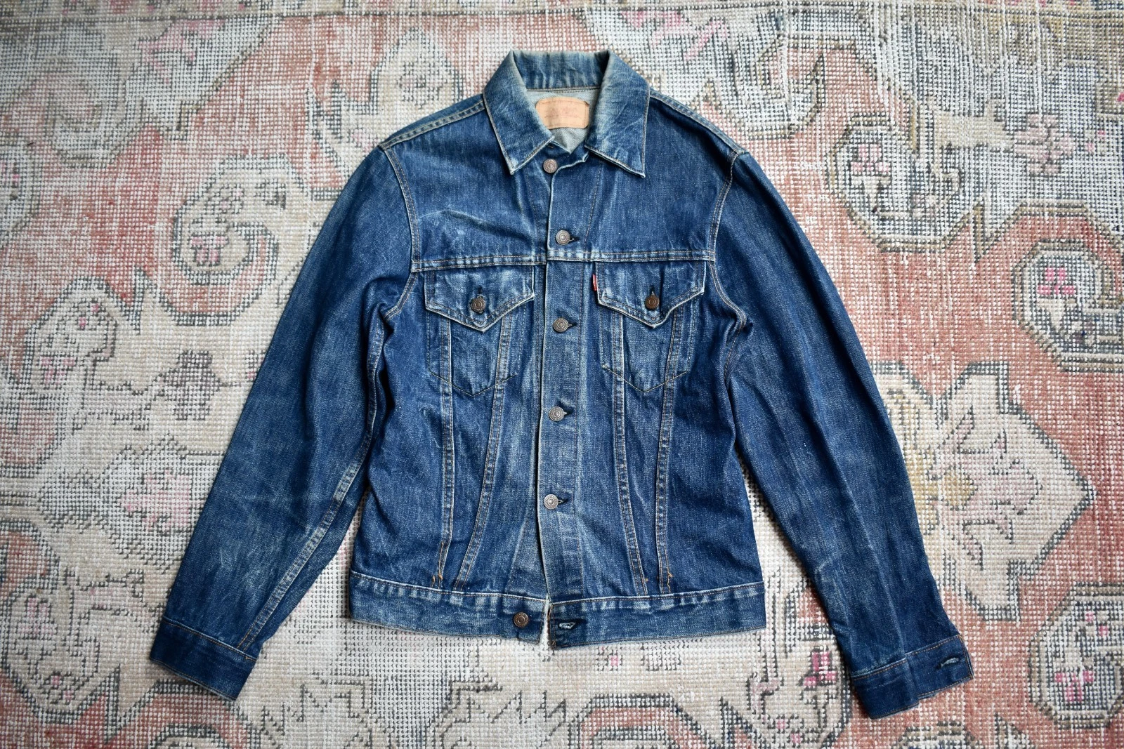 Vtg 60s Levi's Big E Dark Blue Denim Type 3 Trucker Jean Jacket #525 USA Size 38
Opens in a new wind