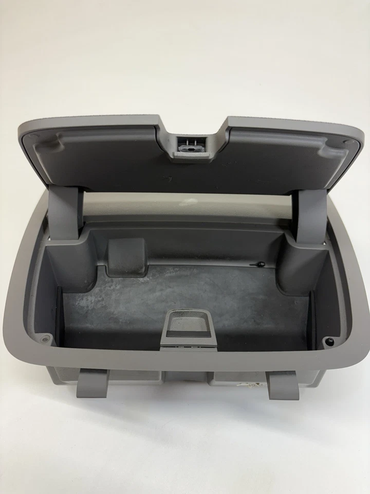 Tampa do compartimento de armazenamento console central Chevrolet Traverse 2015 OEM cinza - Imagem 3 de 4