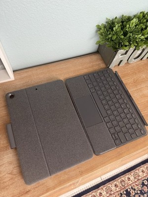 Logitech Combo Touch for iPad (7th, 8th and 9th generation) - 920-009608