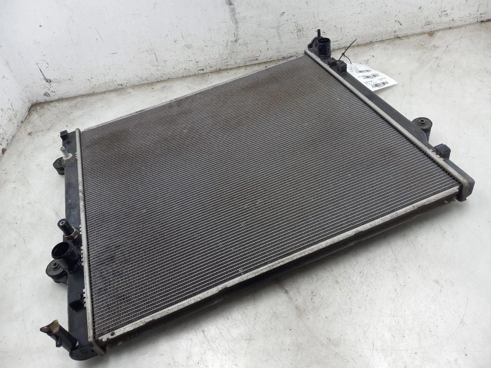 07-14 TOYOTA FJ CRUISER 4.0L 4WD AT RADIATOR  - Image 3 of 4