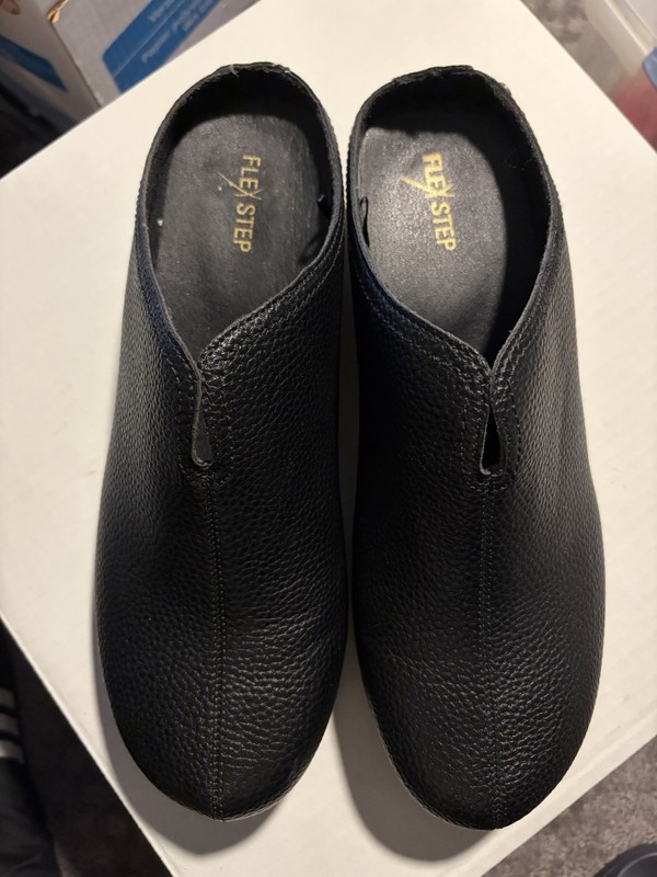 FlexStep Black Leather Clogs, women’s Size 9