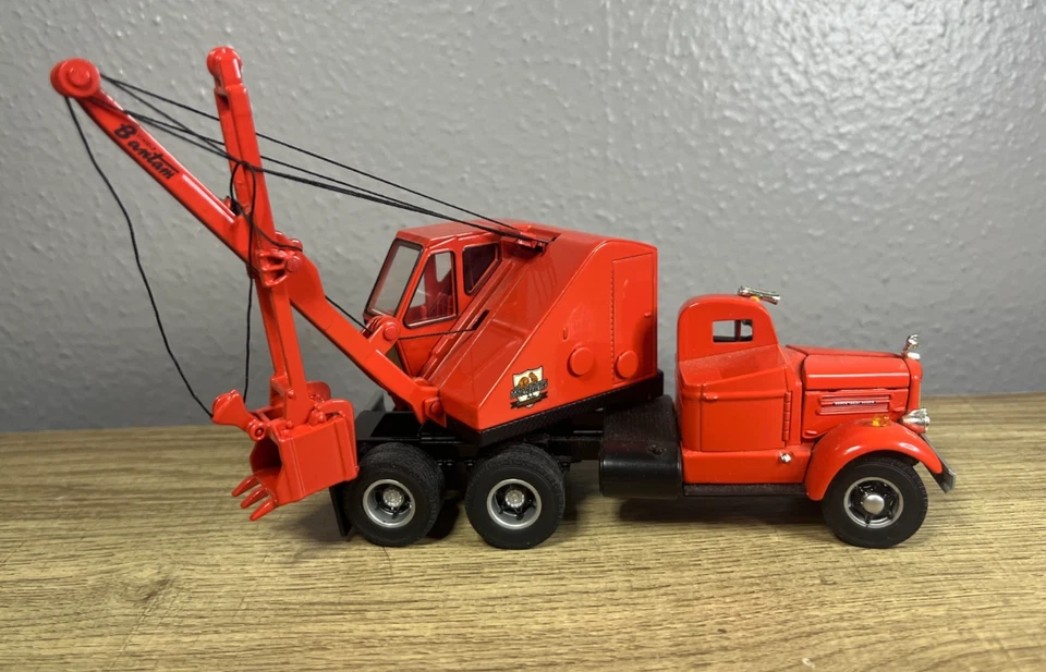 1/50 Spec Cast Schield Bantam Excavator on White WC Truck - Diecast - EX - Image 4 of 4
