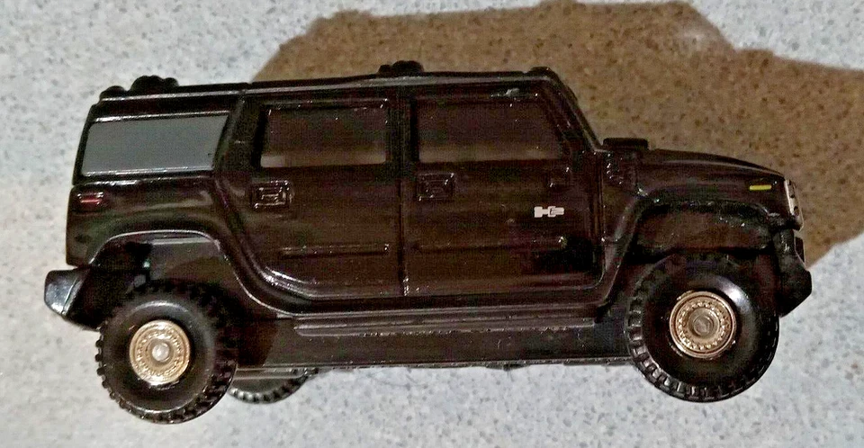 Tomy Tomica 2004 Hummer H2 Wagon Diecast SUV (Opening Rear Door) - Image 2 of 4