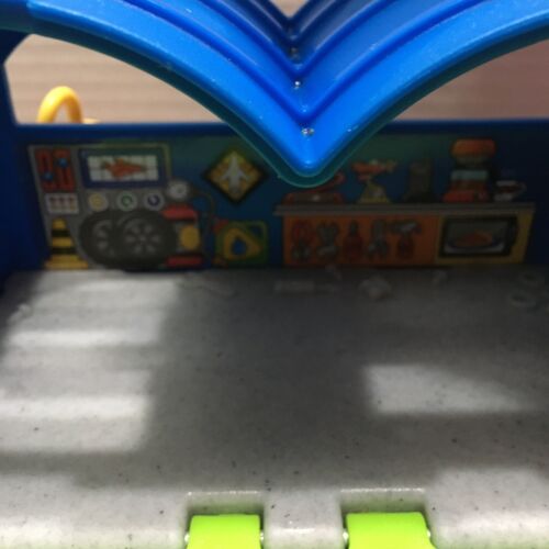 Fisher Price Little People Wheelies Airport +Airplane-Luggage Carrier-Helicopter - Picture 4 of 19