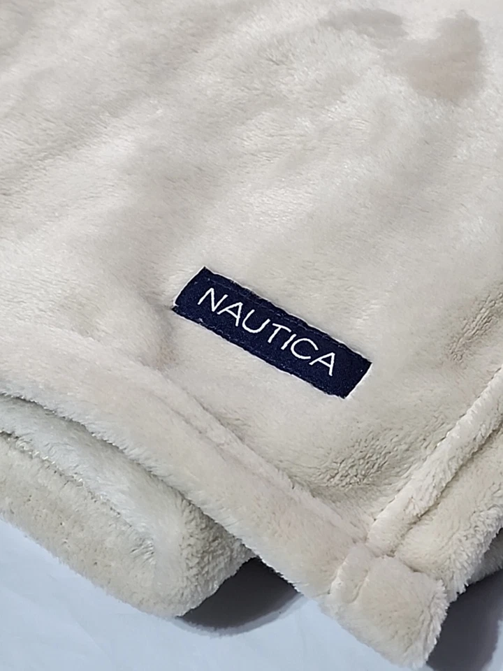 Manta Nautica Hogar Ultra Suave Tiro Beige Poliéster 50 IN X 70 IN Ligera  Foto 4 de 4