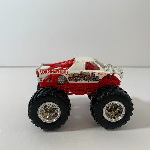 Hot Wheels Monster Jam Monster Truck Arachnophobia #30 Spider 2005 Die Cast Car - Picture 4 of 8