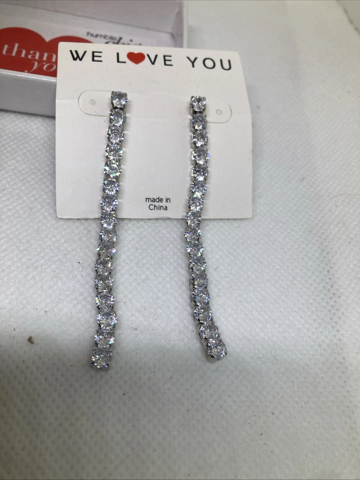 Nuevos pendientes largos colgantes brillantes en caja humildes elegantes Foto 3 de 4