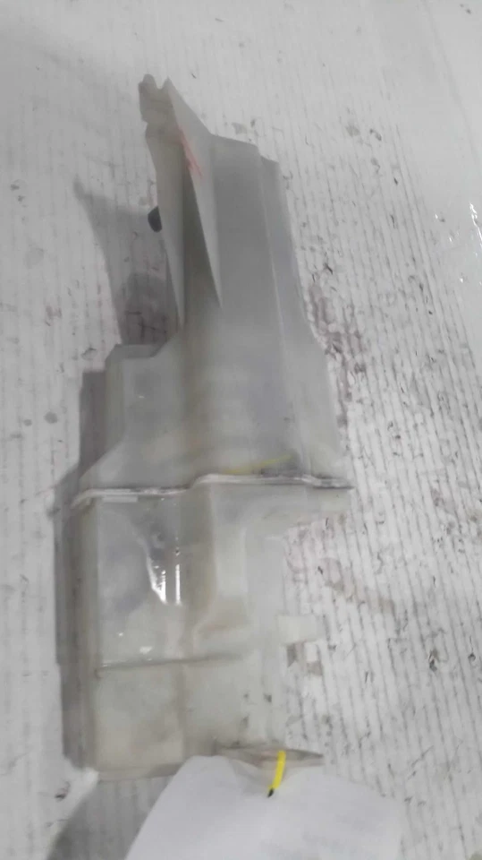 Used Engine Coolant Reservoir fits: 2015 Nissan Versa Grade A Foto 2 de 4
