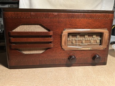 1940 Montgomery Ward Airline Battery/Farm AM Vintage Tube Radio