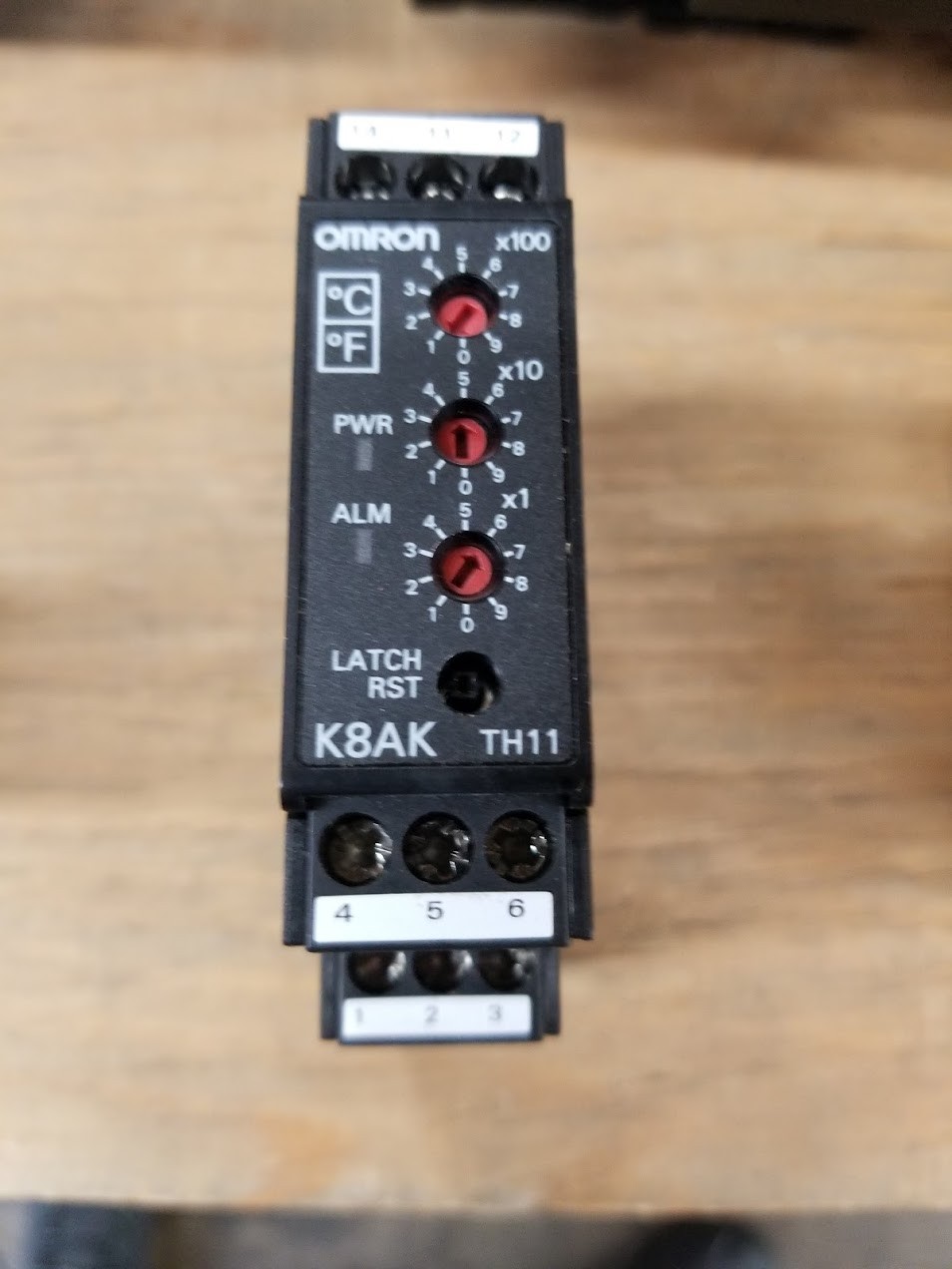 OMRON K8AK-TH11 TEMPERATURE RELAY W415
