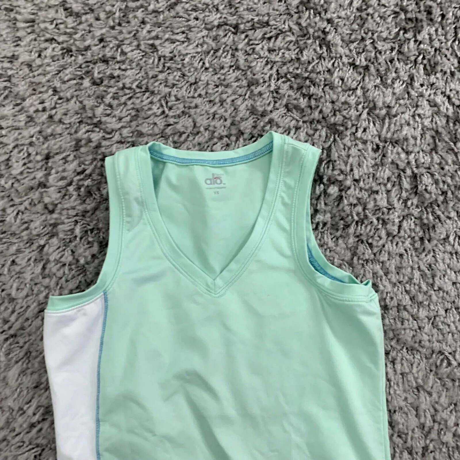 alo-yoga cool fit stretch sleeveless pullover activewear tank-top