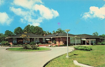 Richmond Indiana Yokefellow Institute VTG Standard Chrome Postcard Posted 1980